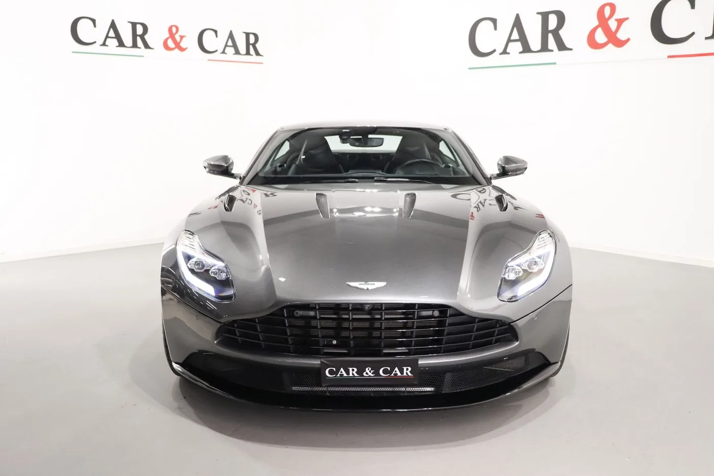 2018 Aston Martin DB11 V12 angeboten von einem Supersportwagenhändler in Zibido San Giacomo, Italien, Foto 3 von 25