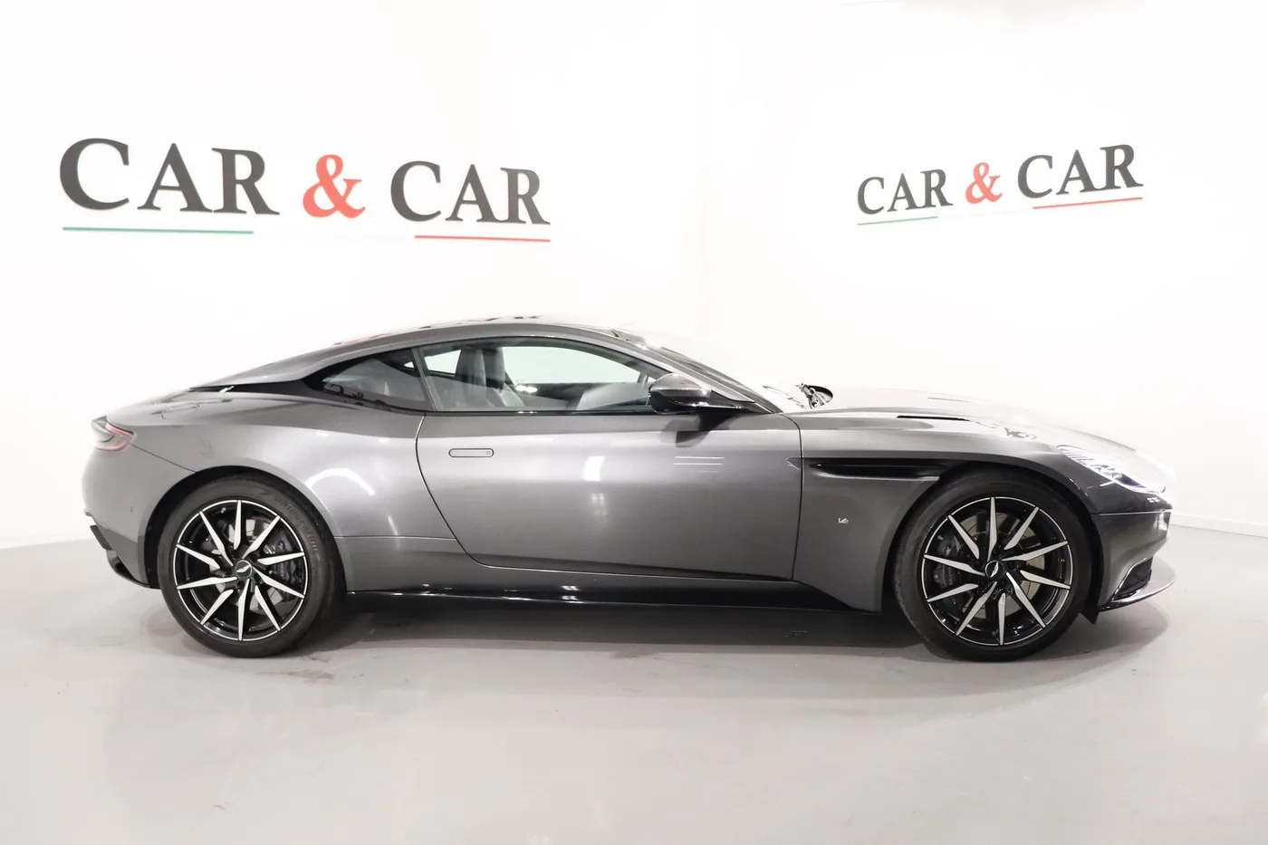 2018 Aston Martin DB11 V12 angeboten von einem Supersportwagenhändler in Zibido San Giacomo, Italien, Foto 5 von 25