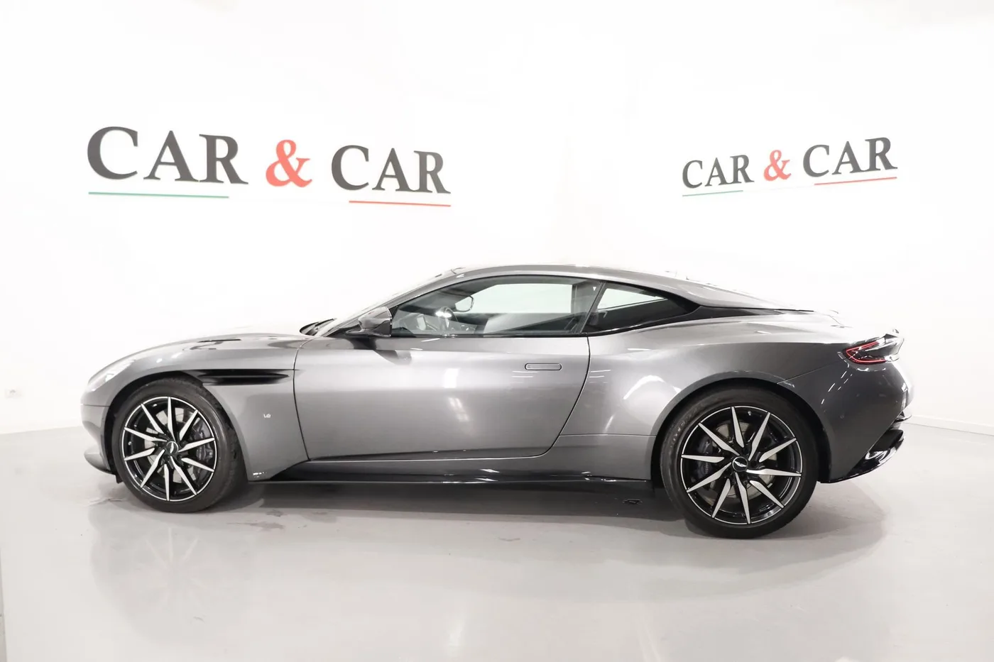 2018 Aston Martin DB11 V12 angeboten von einem Supersportwagenhändler in Zibido San Giacomo, Italien, Foto 6 von 25