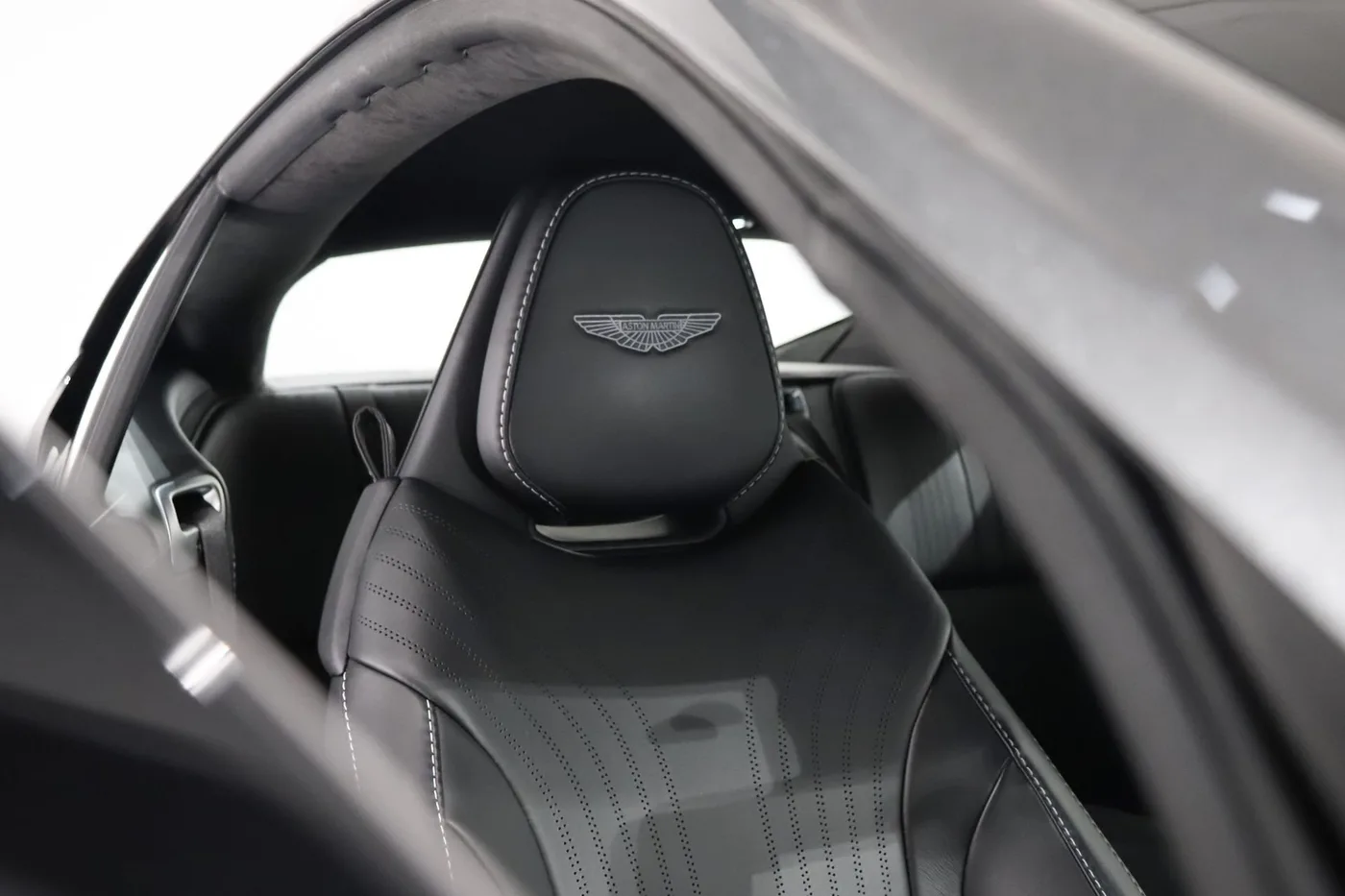 2018 Aston Martin DB11 V12 angeboten von einem Supersportwagenhändler in Zibido San Giacomo, Italien, Foto 10 von 25