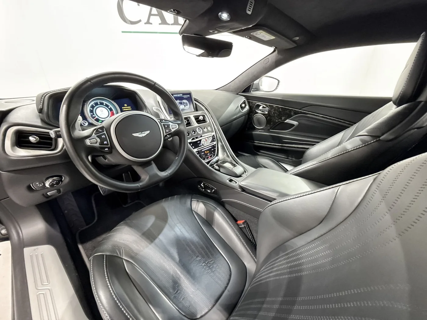 2018 Aston Martin DB11 V12 angeboten von einem Supersportwagenhändler in Zibido San Giacomo, Italien, Foto 14 von 25