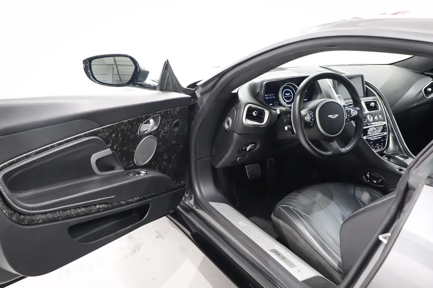 2018 Aston Martin DB11 V12 angeboten von einem Supersportwagenhändler in Zibido San Giacomo, Italien, Foto 19 von 25