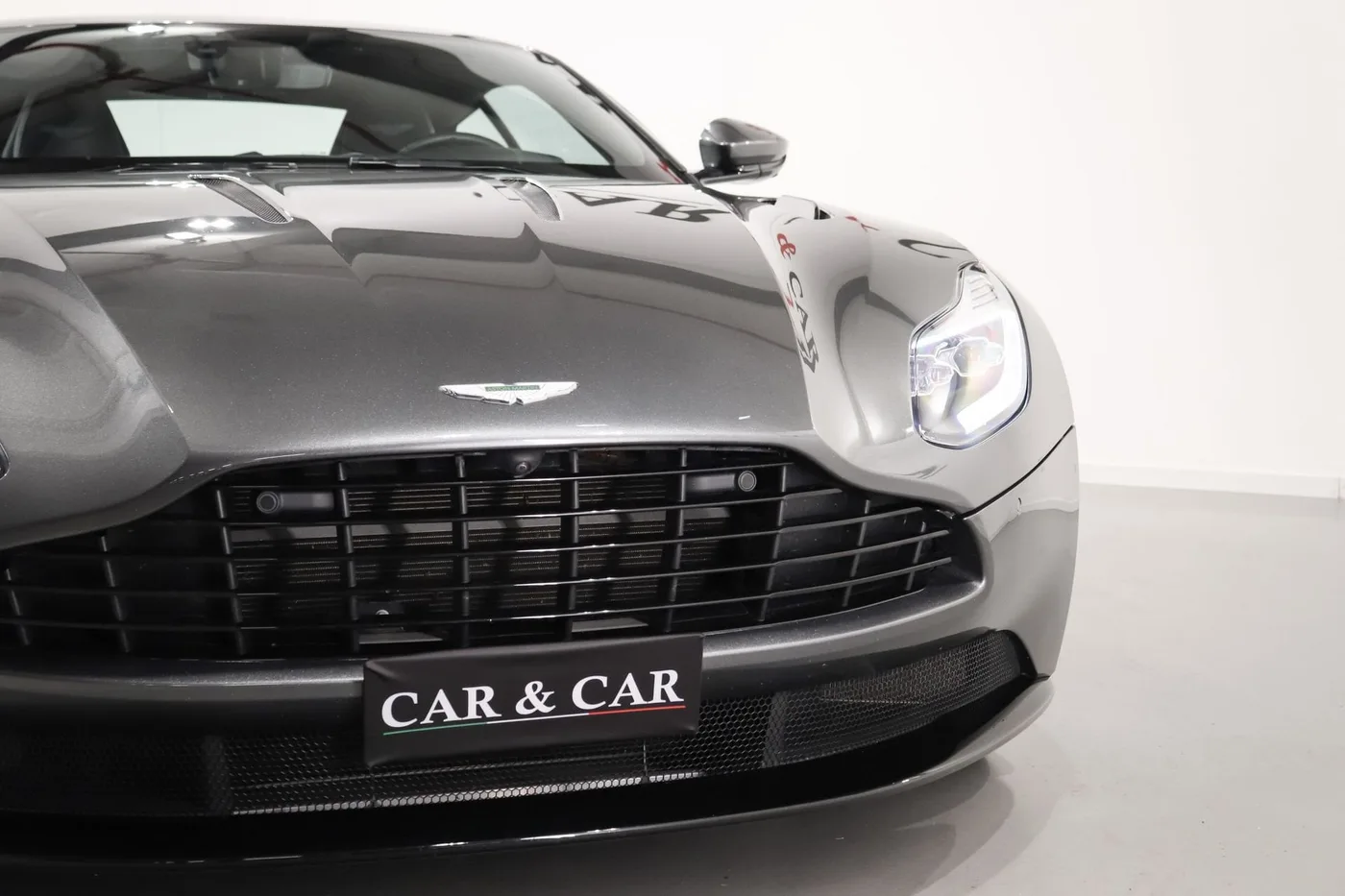 2018 Aston Martin DB11 V12 angeboten von einem Supersportwagenhändler in Zibido San Giacomo, Italien, Foto 24 von 25