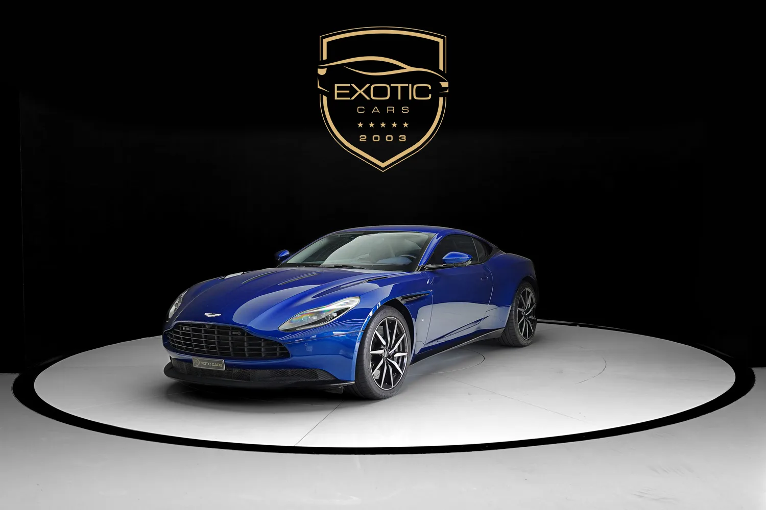2018 Aston Martin DB11 V12 angeboten von einem Fachhändler in Dubai, Vereinigte Arabische Emirate, Hauptfoto