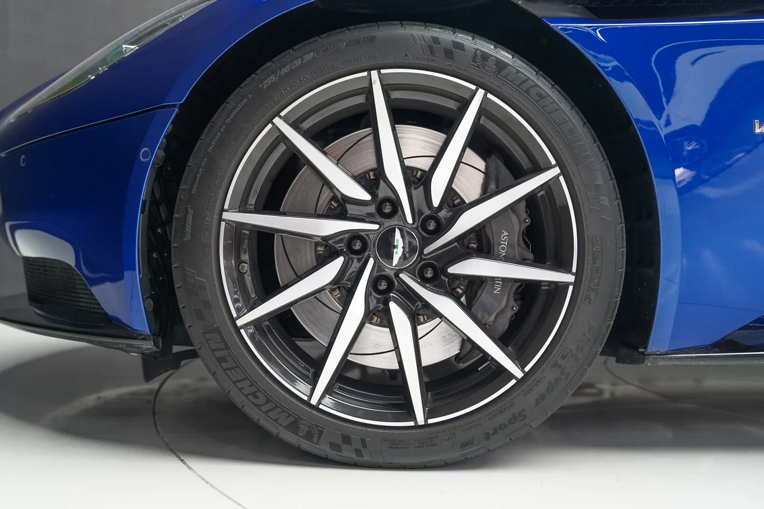2018 Aston Martin DB11 V12, 7/15