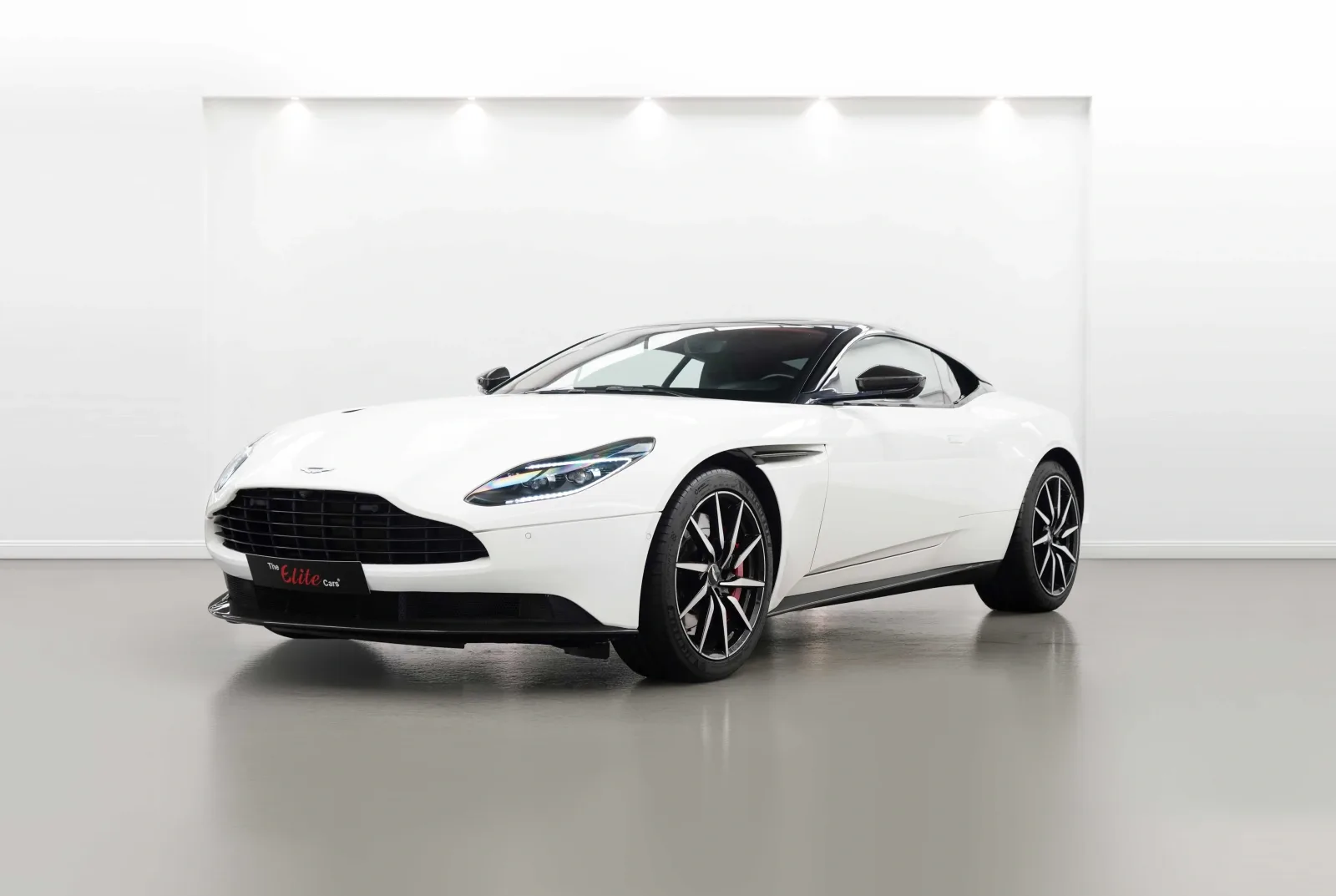 2018 Aston Martin DB11 V8, 7/16