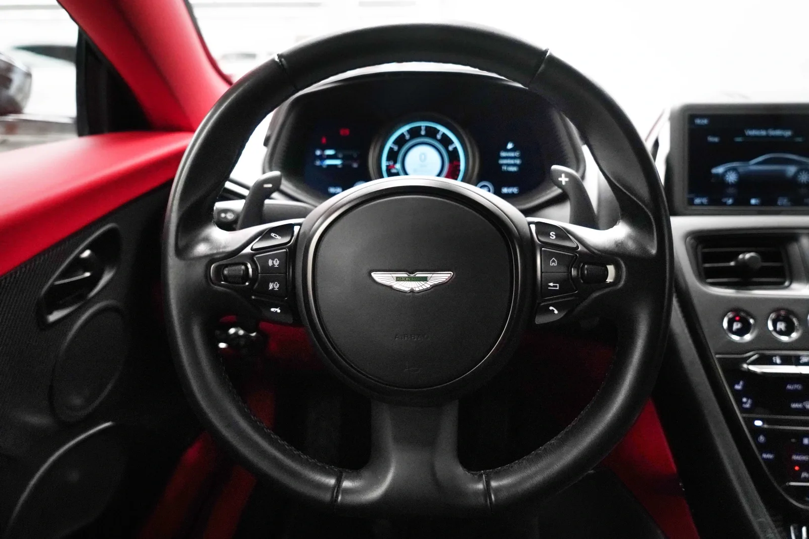 2018 Aston Martin DB11 V8, 9/16