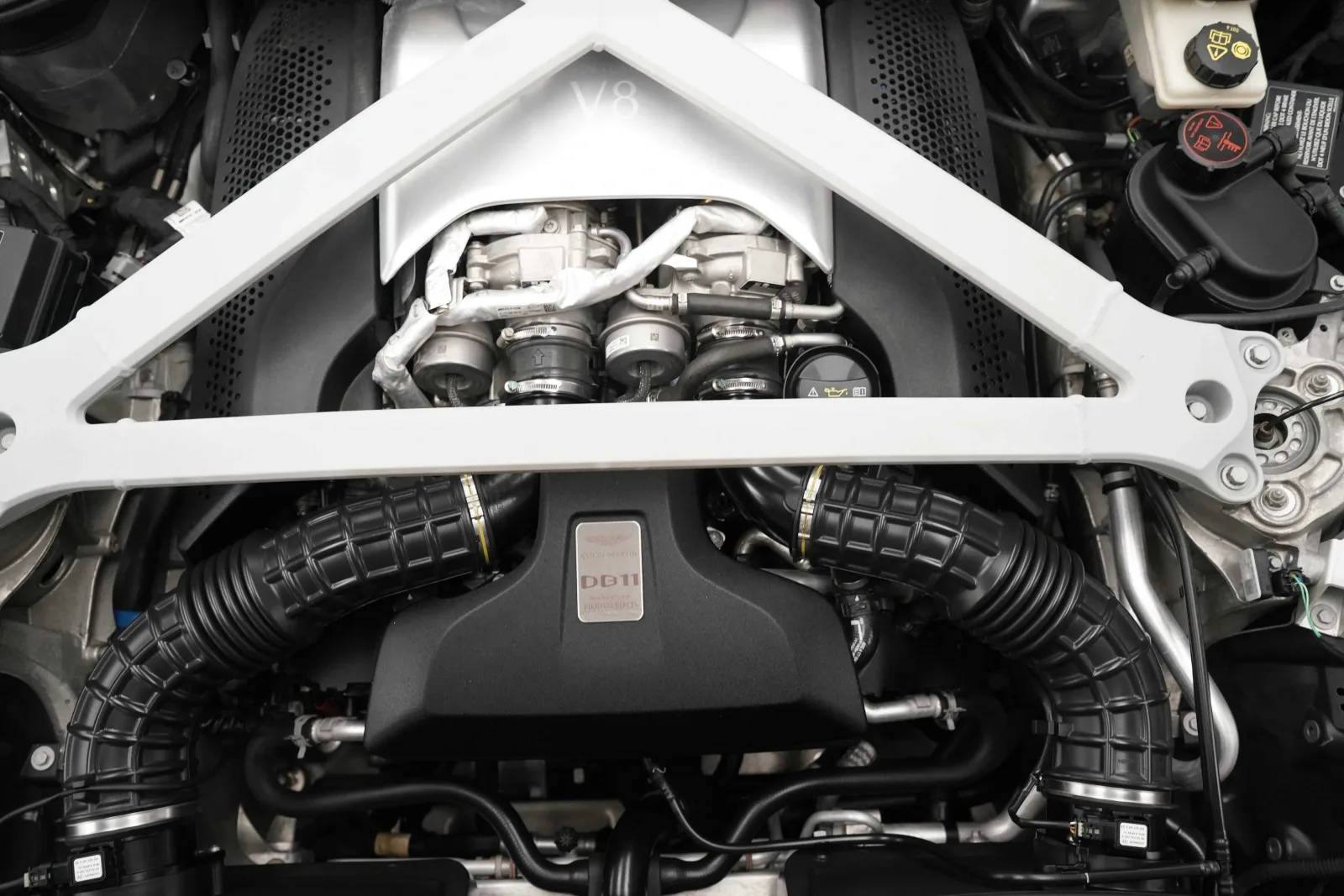 2018 Aston Martin DB11 V8, 16/16