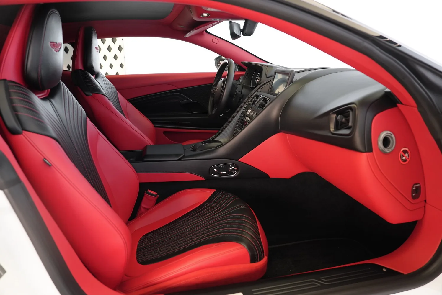 2018 Aston Martin DB11 V8, 11/15