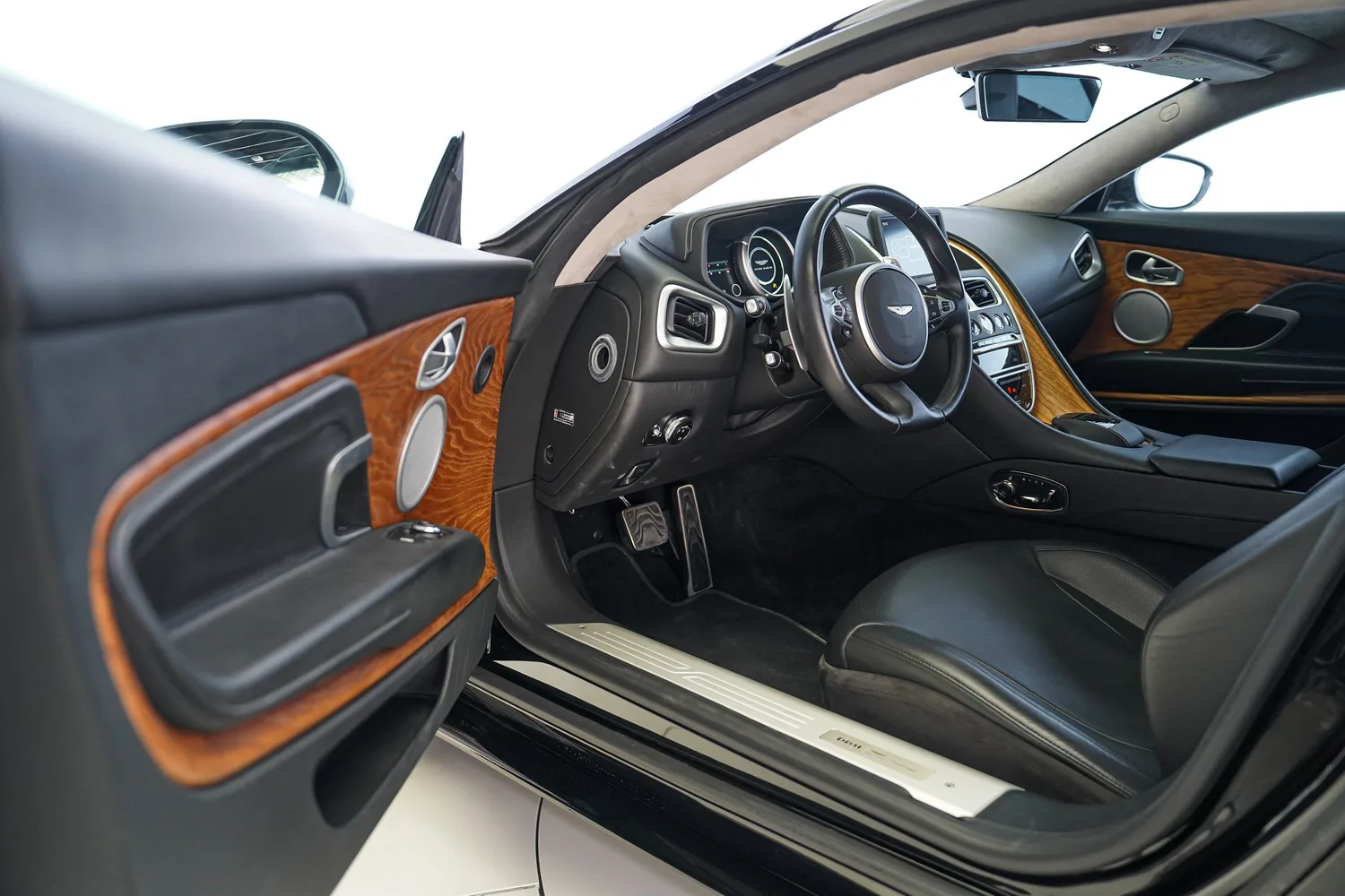 2018 Aston Martin DB11 V8, 6/14