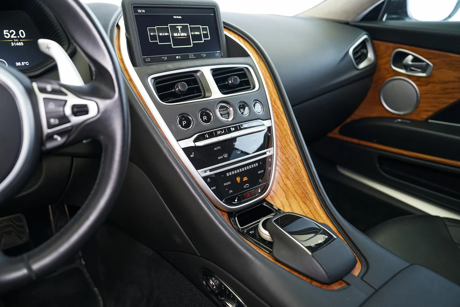 2018 Aston Martin DB11 V8, 11/14