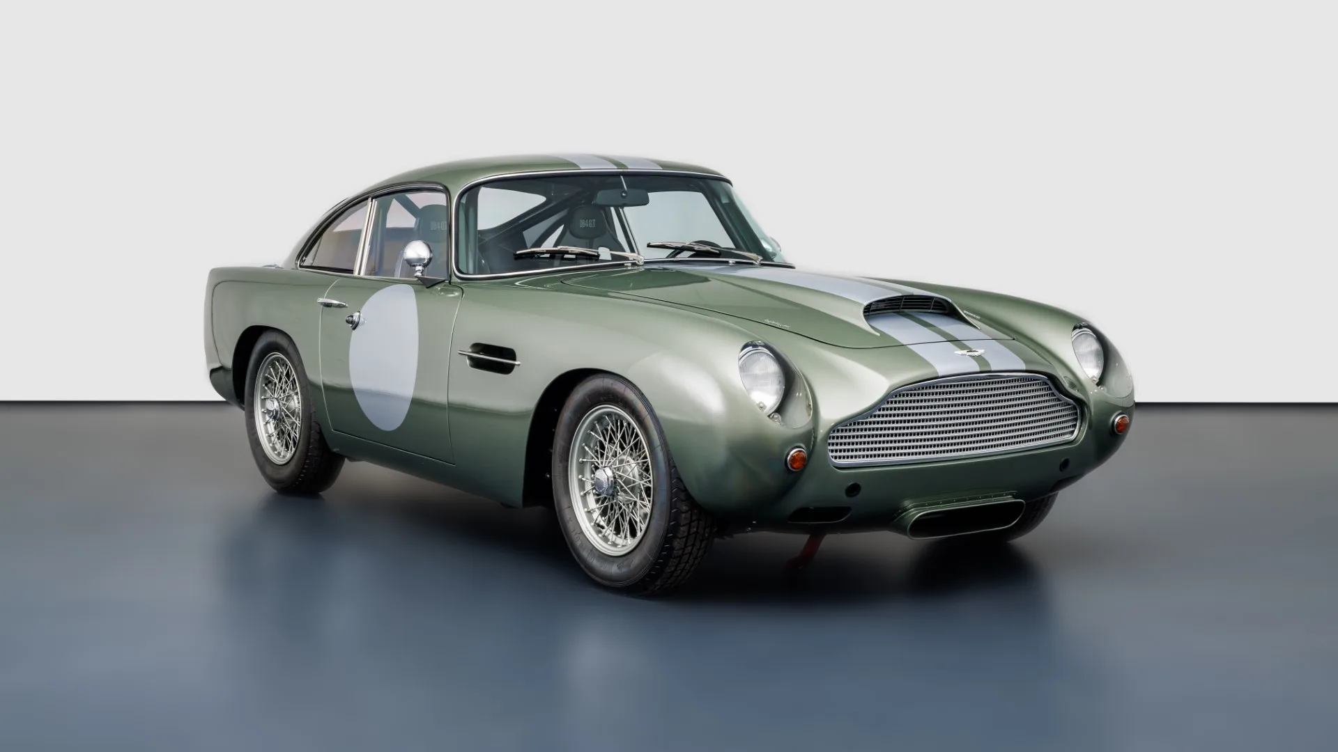 2018 Aston Martin DB4 GT Continuation proposée par un concessionnaire spécialisé à Pleidelsheim, Allemagne, photo principale