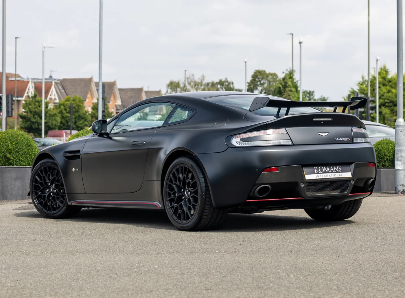 2018 Aston Martin V12 Vantage S offered by a specialist dealer in Banstead, United Kingdom, photo 2 of 15