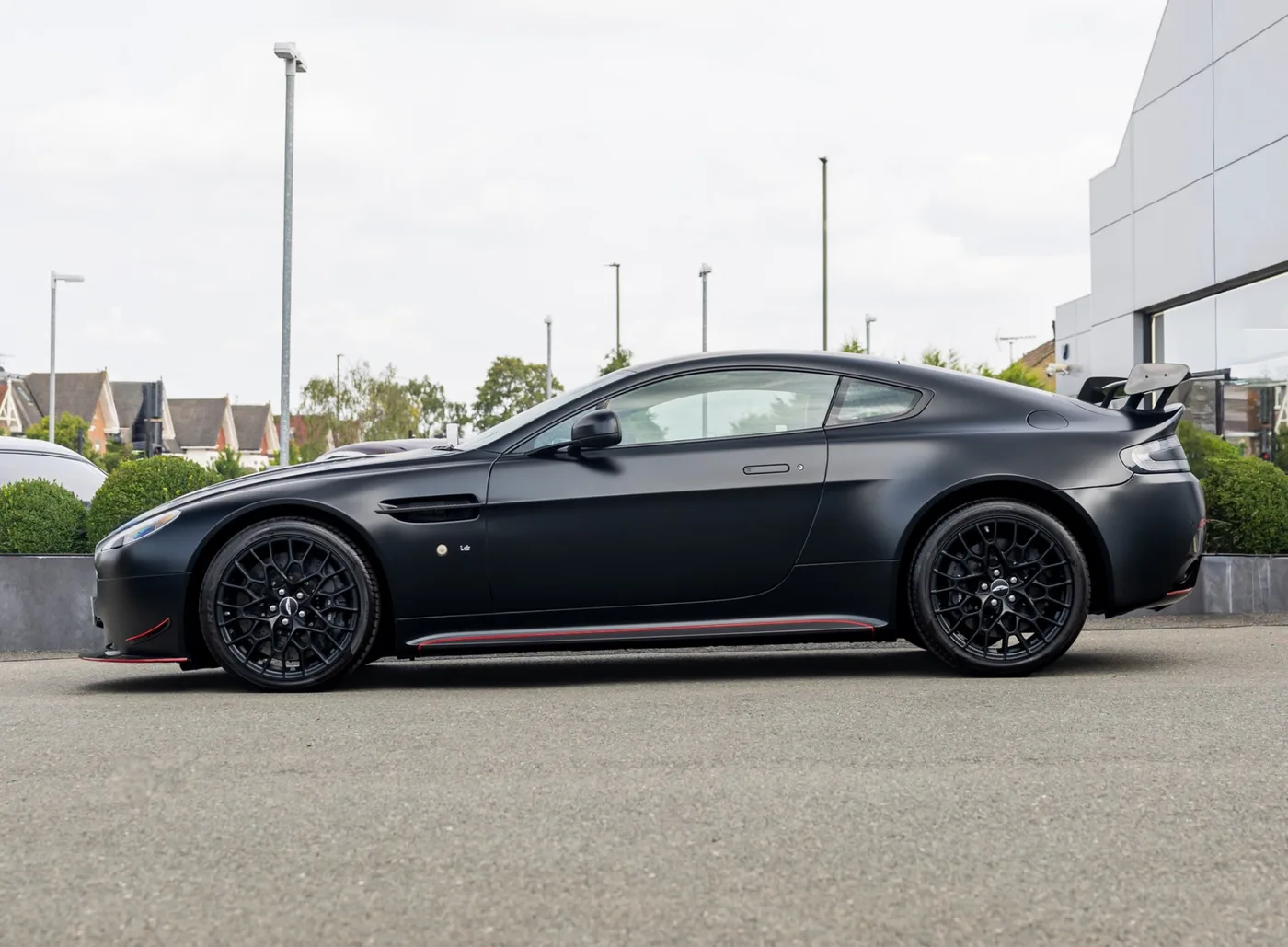 2018 Aston Martin V12 Vantage S offered by a specialist dealer in Banstead, United Kingdom, photo 3 of 15