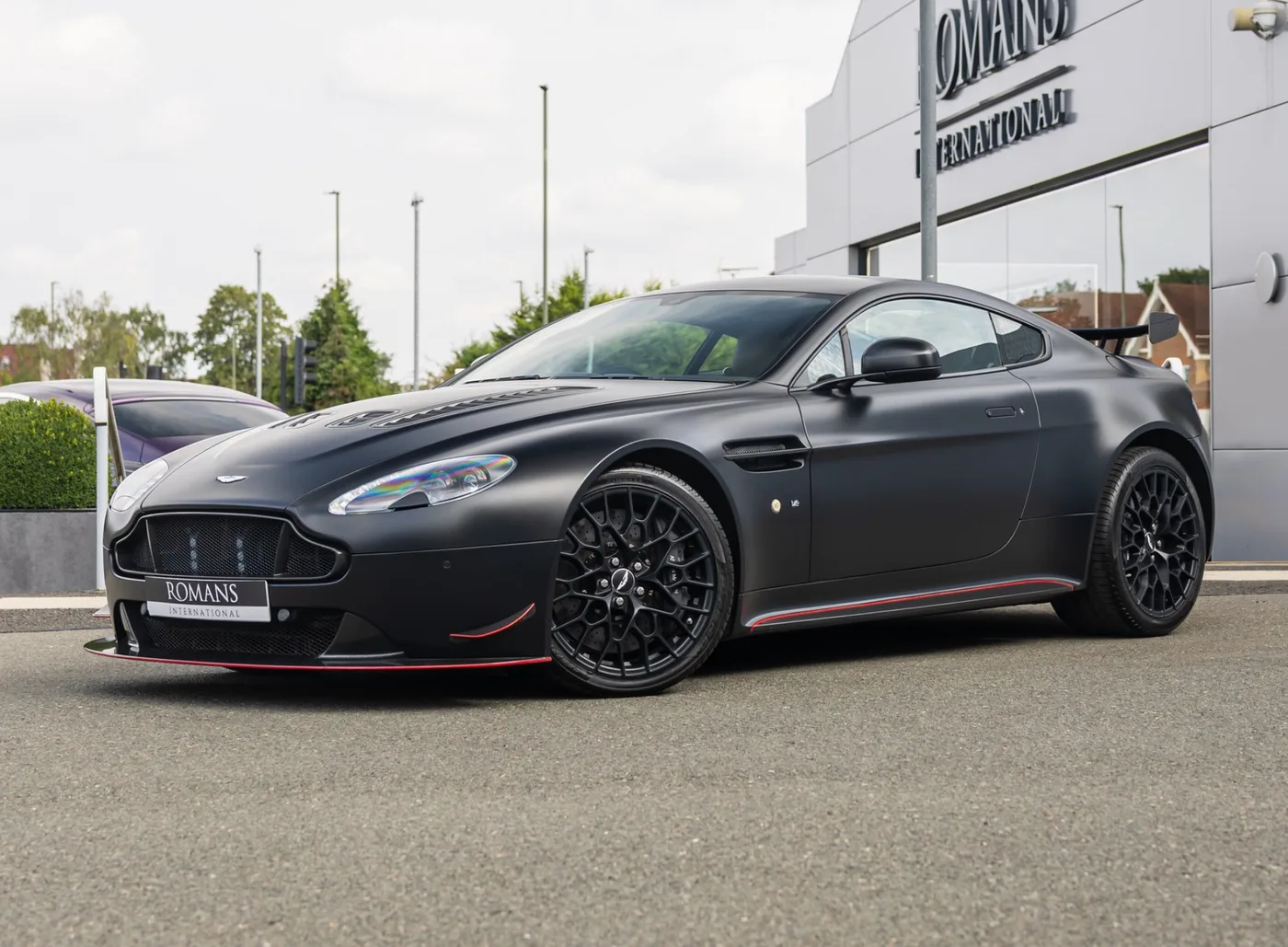 2018 Aston Martin V12 Vantage S offered by a specialist dealer in Banstead, United Kingdom, photo 4 of 15