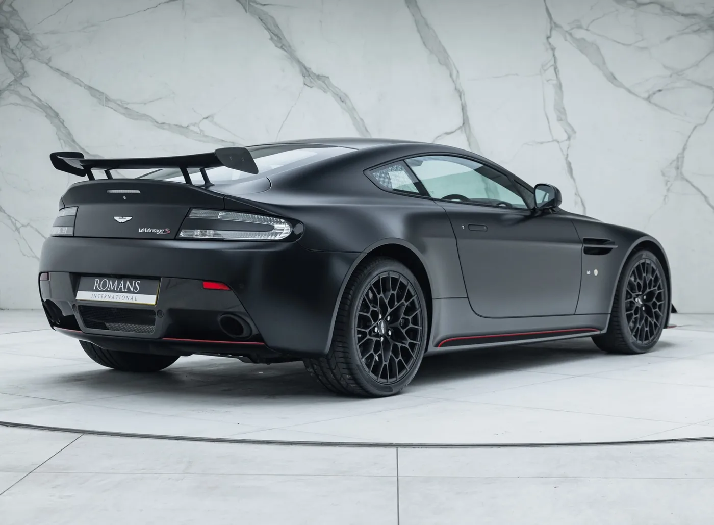 2018 Aston Martin V12 Vantage S offered by a specialist dealer in Banstead, United Kingdom, photo 5 of 15