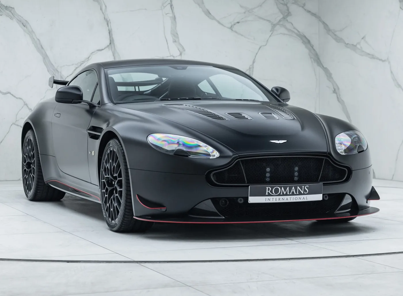 2018 Aston Martin V12 Vantage S offered by a specialist dealer in Banstead, United Kingdom, photo 6 of 15
