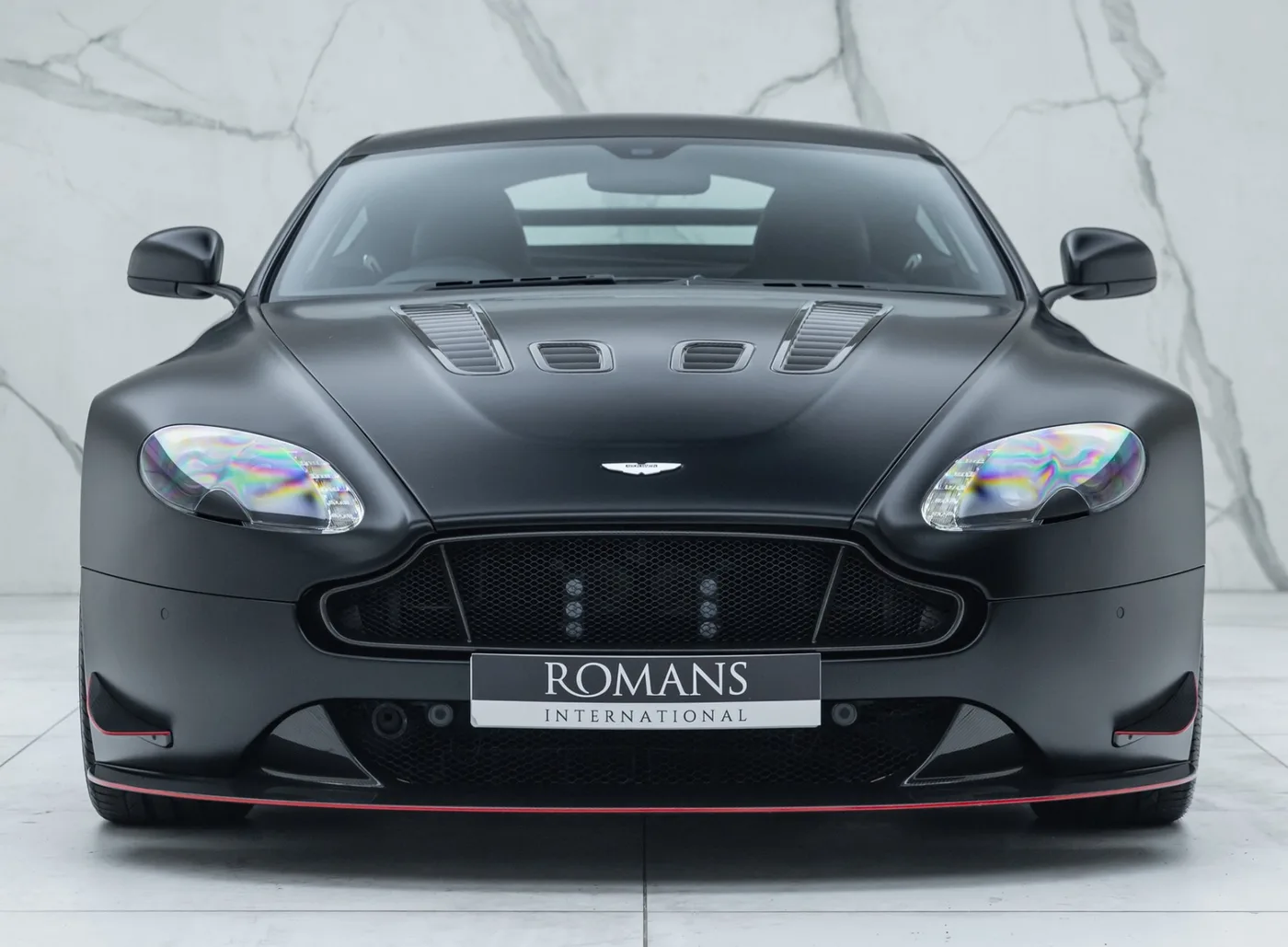 2018 Aston Martin V12 Vantage S offered by a specialist dealer in Banstead, United Kingdom, photo 7 of 15