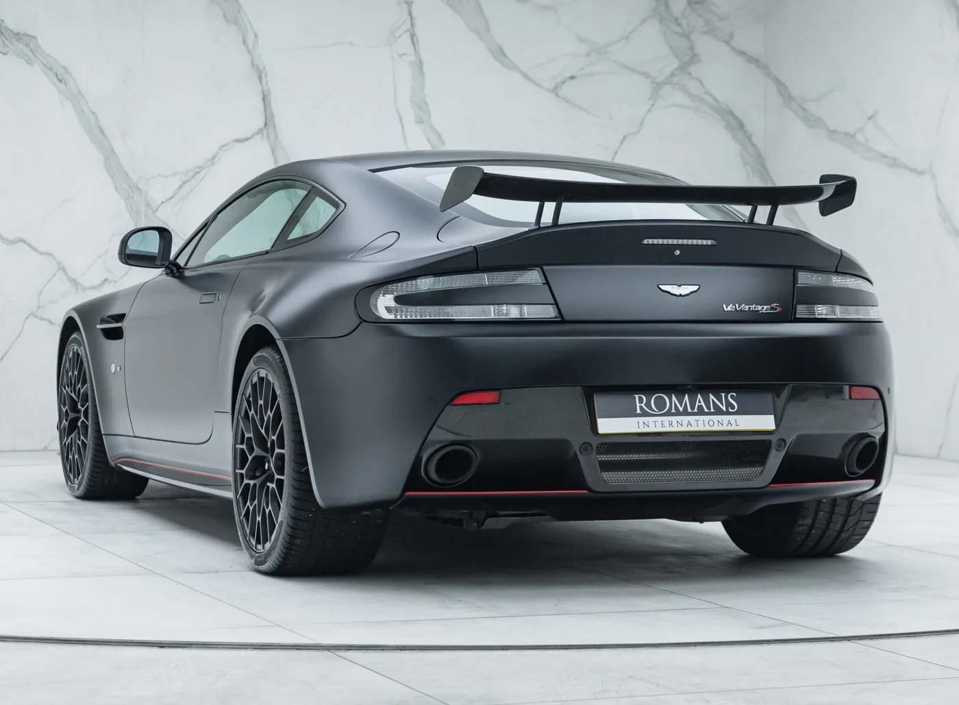 2018 Aston Martin V12 Vantage S offered by a specialist dealer in Banstead, United Kingdom, photo 10 of 15