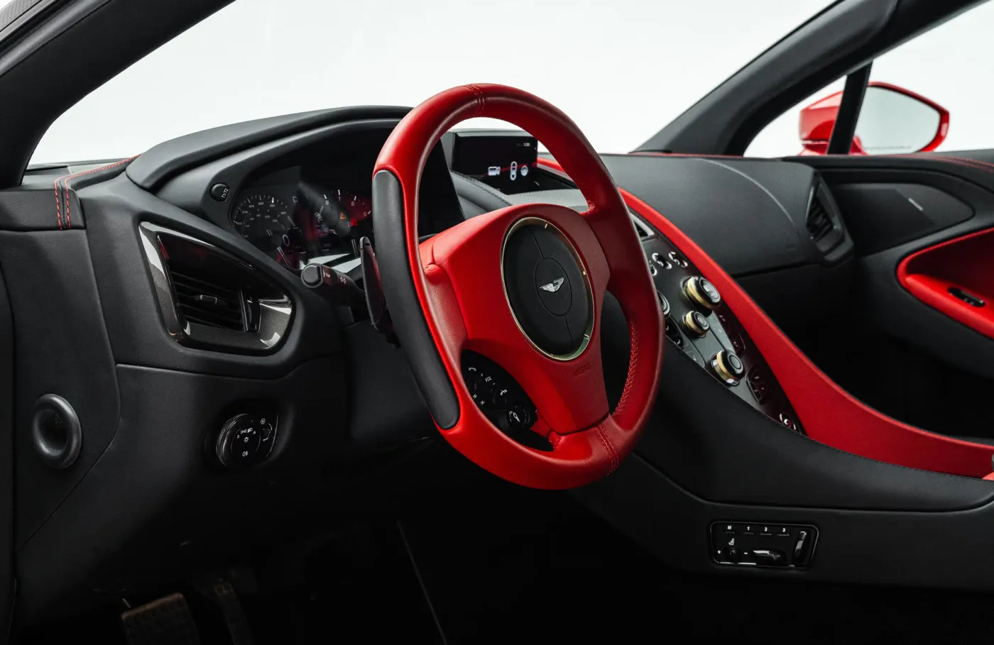 2018 Aston Martin Vanquish Zagato angeboten von einem Fachhändler in Dubai, Vereinigte Arabische Emirate, Foto 5 von 10