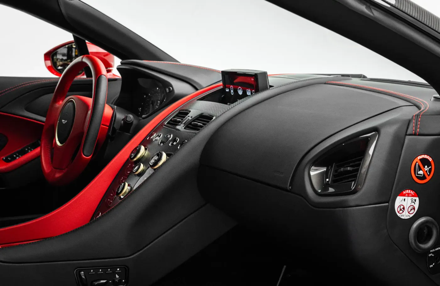 2018 Aston Martin Vanquish Zagato angeboten von einem Fachhändler in Dubai, Vereinigte Arabische Emirate, Foto 6 von 10