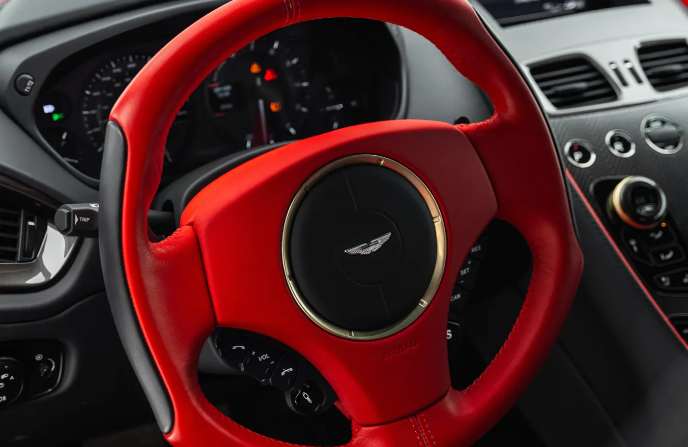 2018 Aston Martin Vanquish Zagato angeboten von einem Fachhändler in Dubai, Vereinigte Arabische Emirate, Foto 7 von 10