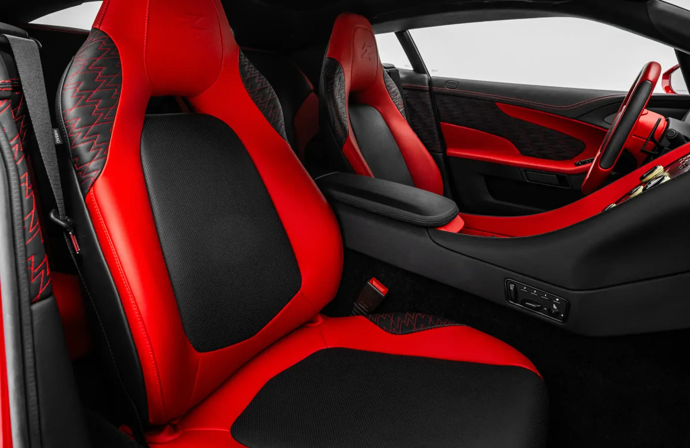 2018 Aston Martin Vanquish Zagato angeboten von einem Fachhändler in Dubai, Vereinigte Arabische Emirate, Foto 8 von 10