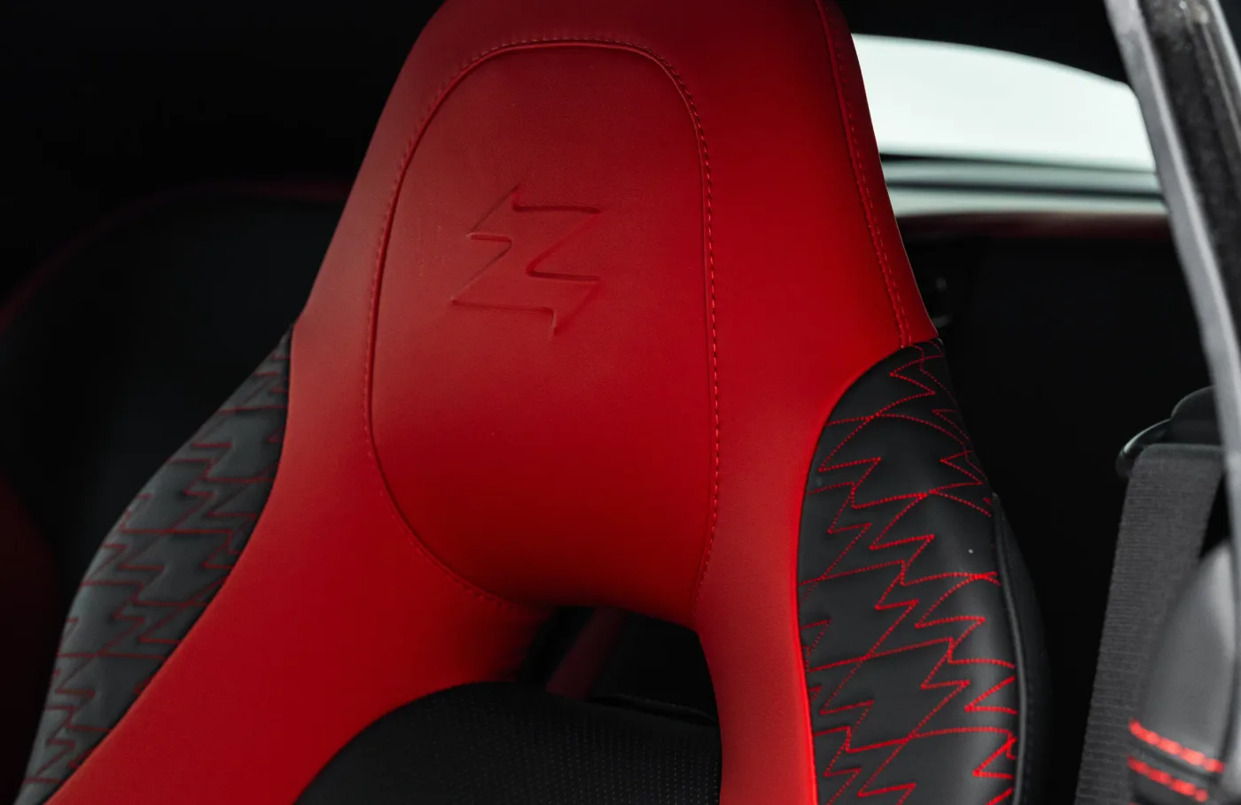 2018 Aston Martin Vanquish Zagato angeboten von einem Fachhändler in Dubai, Vereinigte Arabische Emirate, Foto 9 von 10