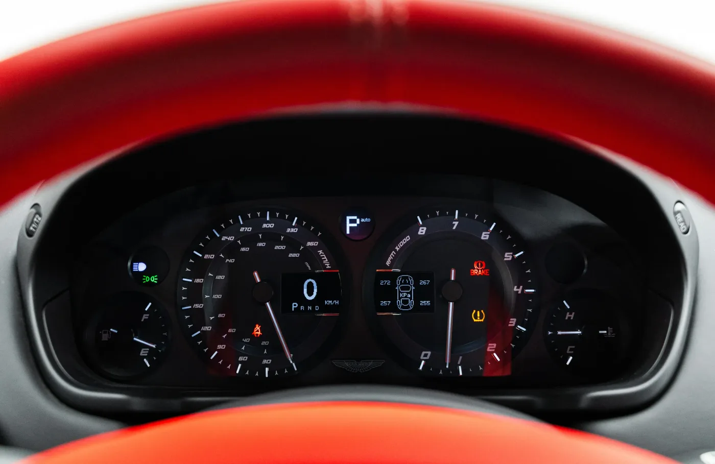 2018 Aston Martin Vanquish Zagato angeboten von einem Fachhändler in Dubai, Vereinigte Arabische Emirate, Foto 10 von 10