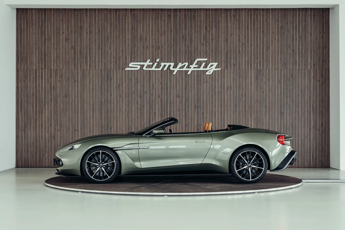2018 Aston Martin Vanquish Zagato Volante offered by a collector car specialist in Stuttgart, Germany, photo 2 of 25