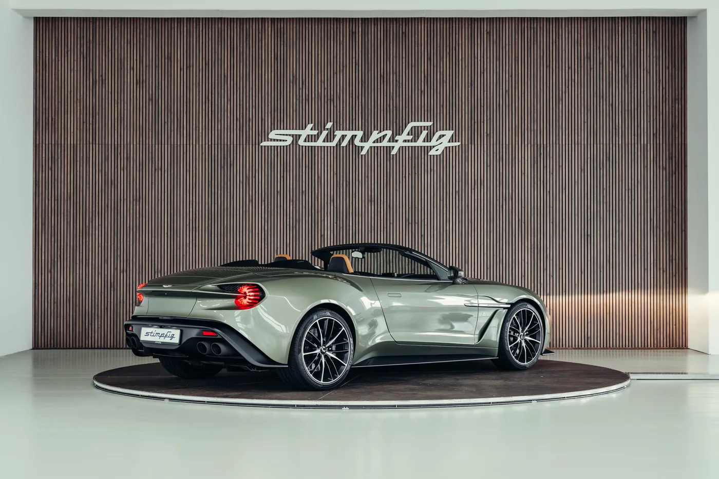 2018 Aston Martin Vanquish Zagato Volante offered by a collector car specialist in Stuttgart, Germany, photo 5 of 25