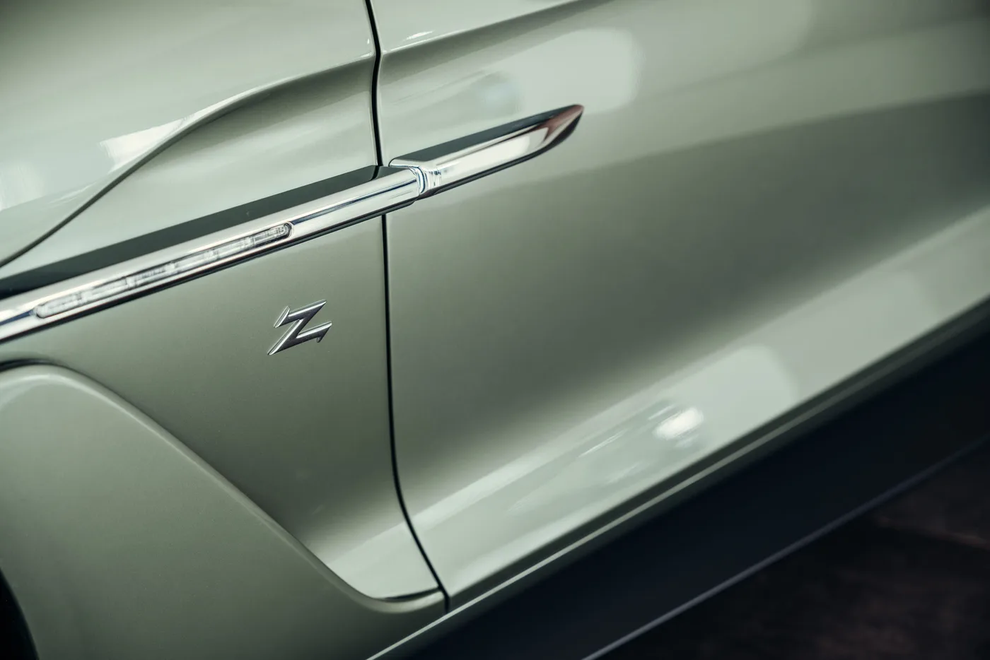 2018 Aston Martin Vanquish Zagato Volante offered by a collector car specialist in Stuttgart, Germany, photo 12 of 25
