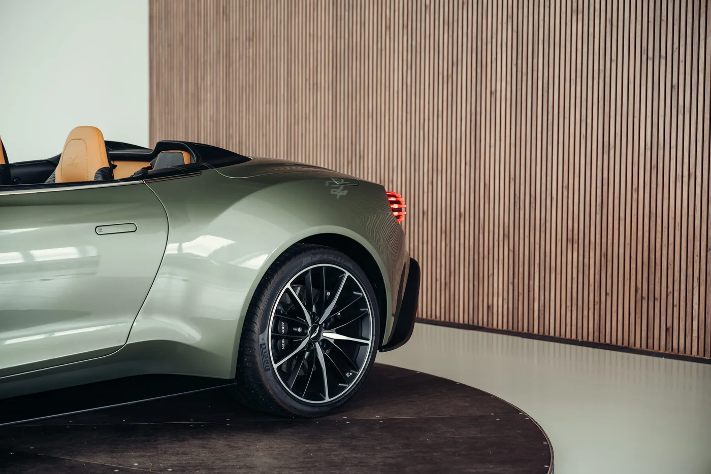 2018 Aston Martin Vanquish Zagato Volante offered by a collector car specialist in Stuttgart, Germany, photo 13 of 25