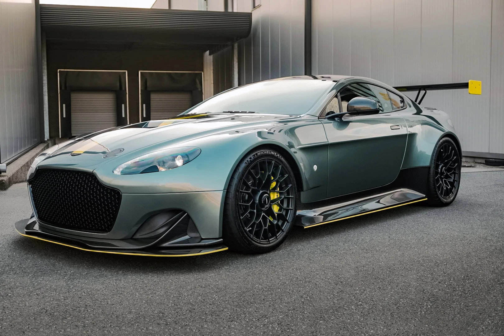 2018 Aston Martin Vantage AMR Pro angeboten von einem Supersportwagenhändler in Woerden, Niederlande, Hauptfoto