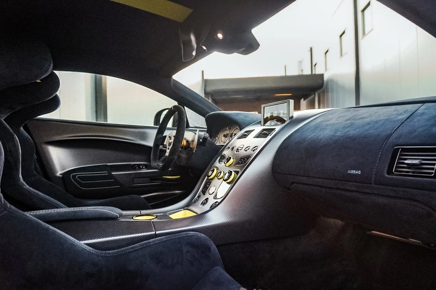 2018 Aston Martin Vantage AMR Pro angeboten von einem Supersportwagenhändler in Woerden, Niederlande, Foto 16 von 25