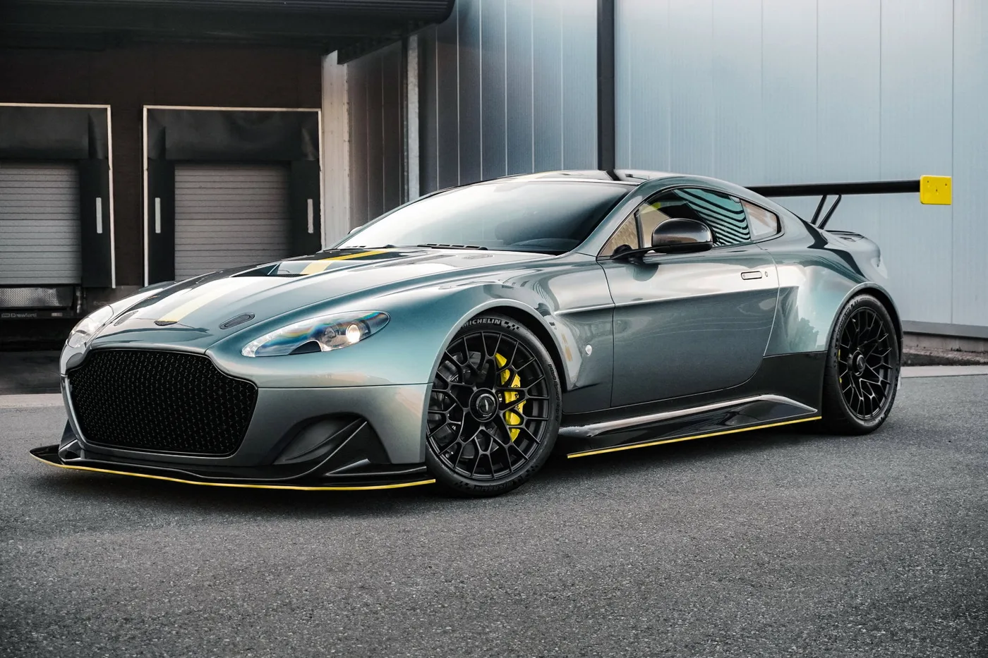 2018 Aston Martin Vantage AMR Pro angeboten von einem Supersportwagenhändler in Woerden, Niederlande, Foto 21 von 25