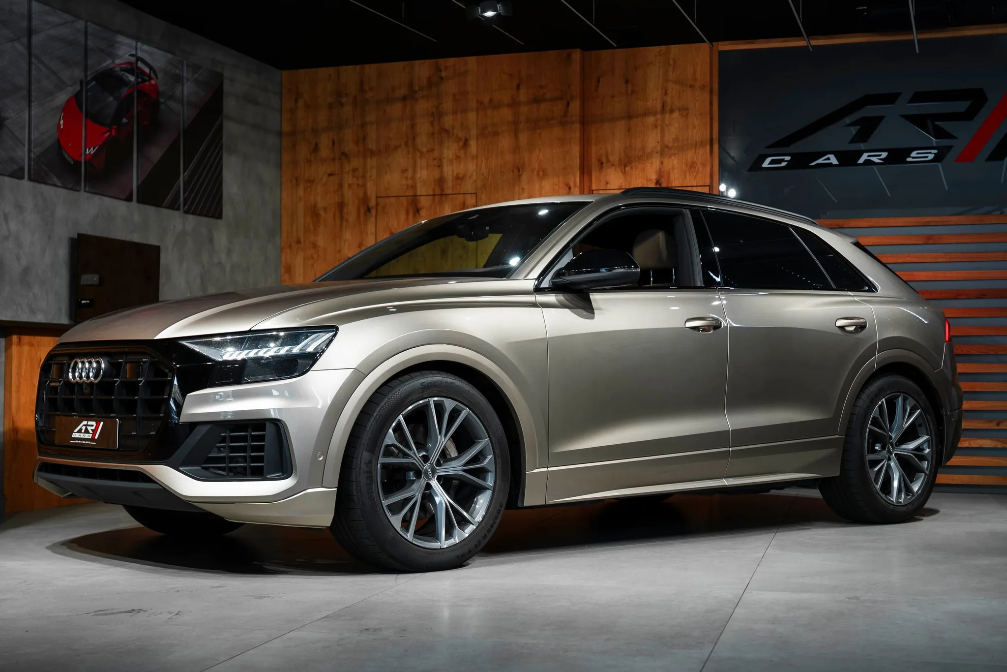 2018 Audi Q8 angeboten von einem Fachhändler in Bratislava, Slowakei, Hauptfoto