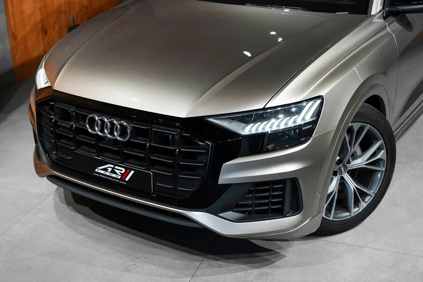 2018 Audi Q8 proposée par un concessionnaire spécialisé à Bratislava, Slovaquie, photo 4 sur 20