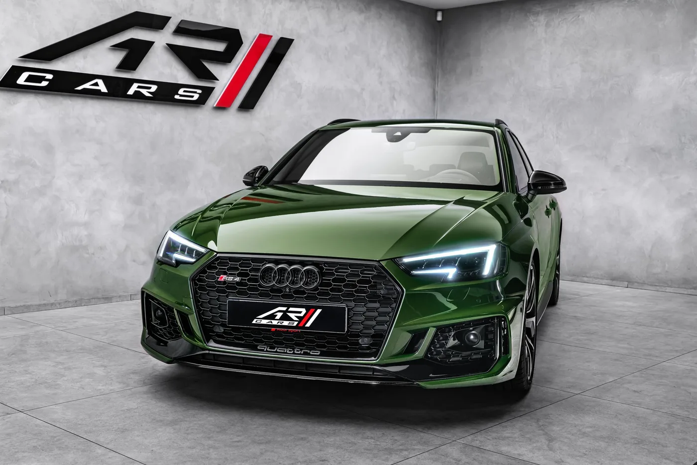 2018 Audi RS4 angeboten von einem Fachhändler in Ostrava, Tschechien, Foto 2 von 25
