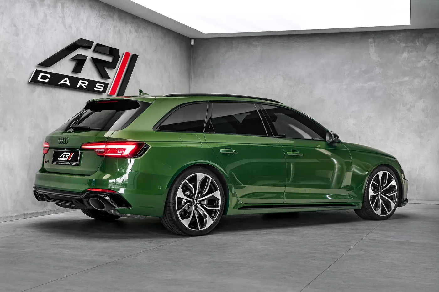 2018 Audi RS4 angeboten von einem Fachhändler in Ostrava, Tschechien, Foto 4 von 25