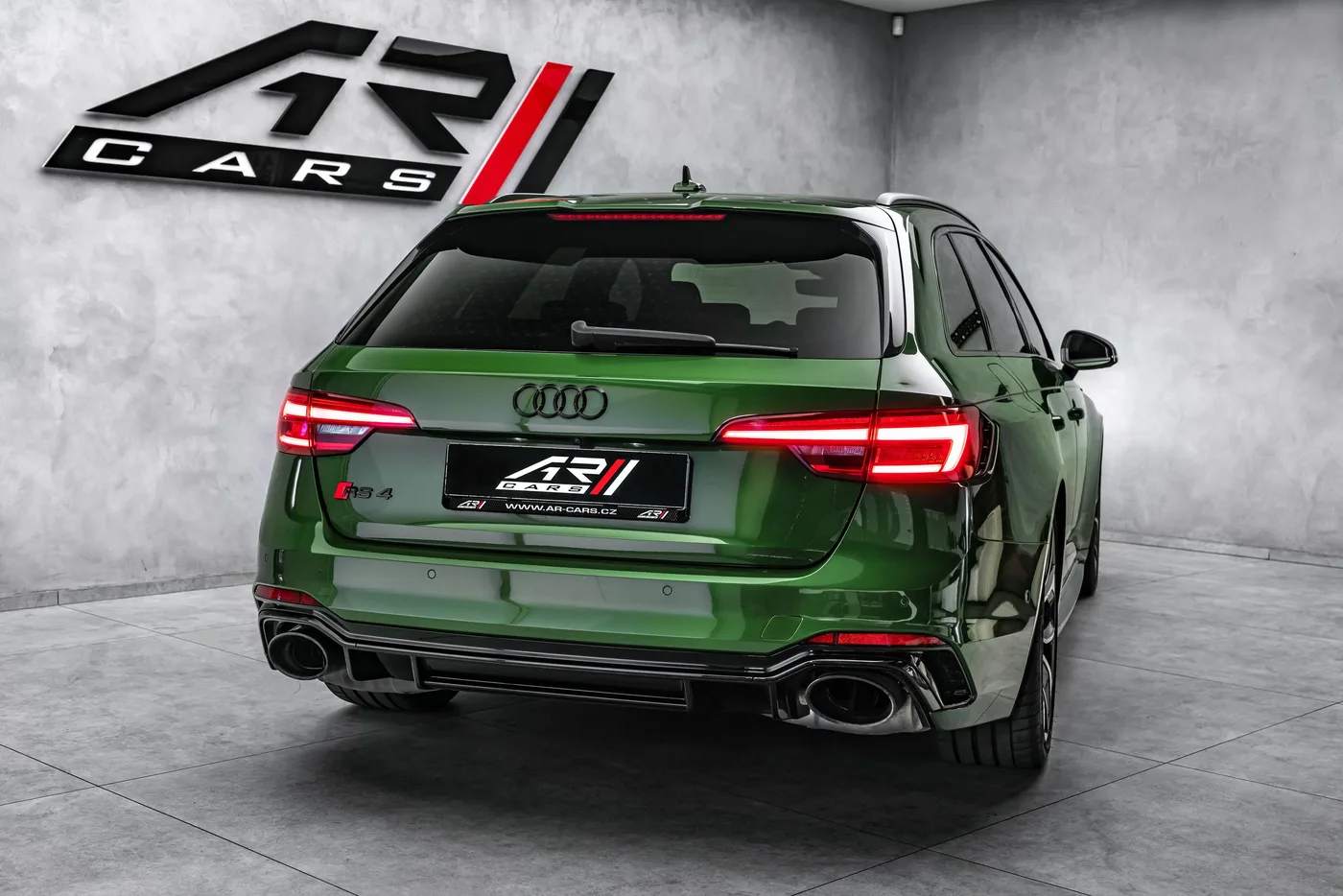 2018 Audi RS4 angeboten von einem Fachhändler in Ostrava, Tschechien, Foto 5 von 25