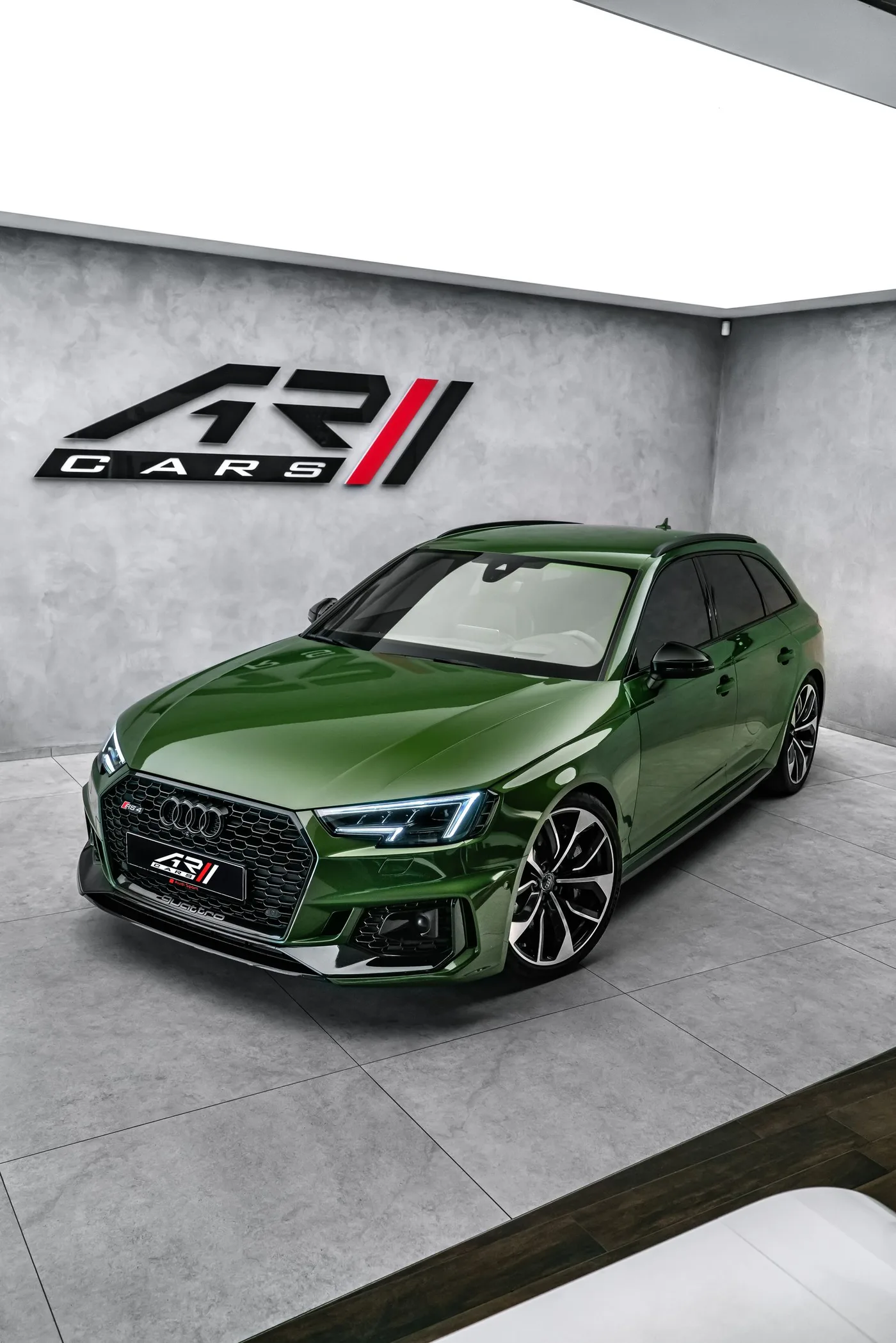 2018 Audi RS4 angeboten von einem Fachhändler in Ostrava, Tschechien, Foto 7 von 25