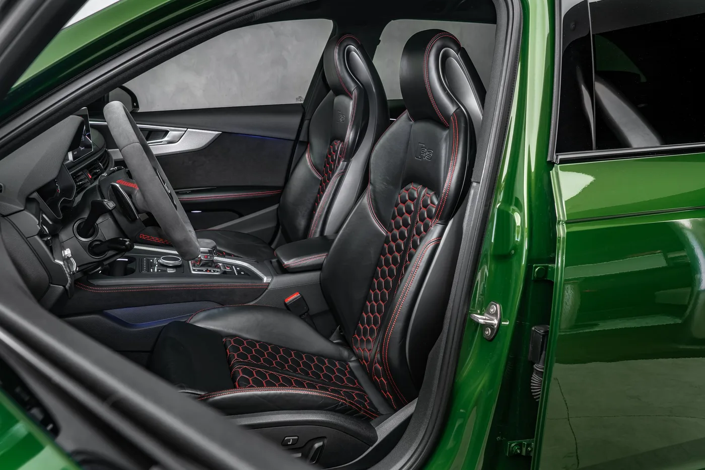 2018 Audi RS4 angeboten von einem Fachhändler in Ostrava, Tschechien, Foto 15 von 25