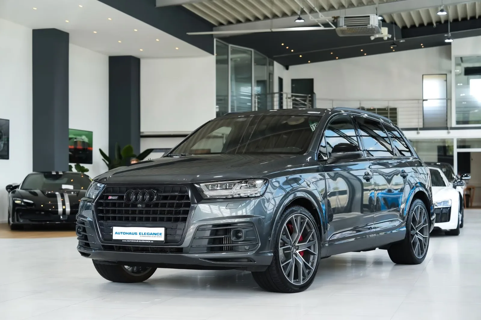 2018 Audi SQ7 angeboten von einem Fachhändler in Köln, Deutschland, Hauptfoto