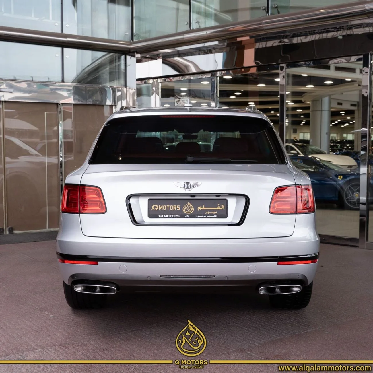 2018 Bentley Bentayga Signature offered by a specialist dealer in Dubai, United Arab Emirates, photo 3 of 12