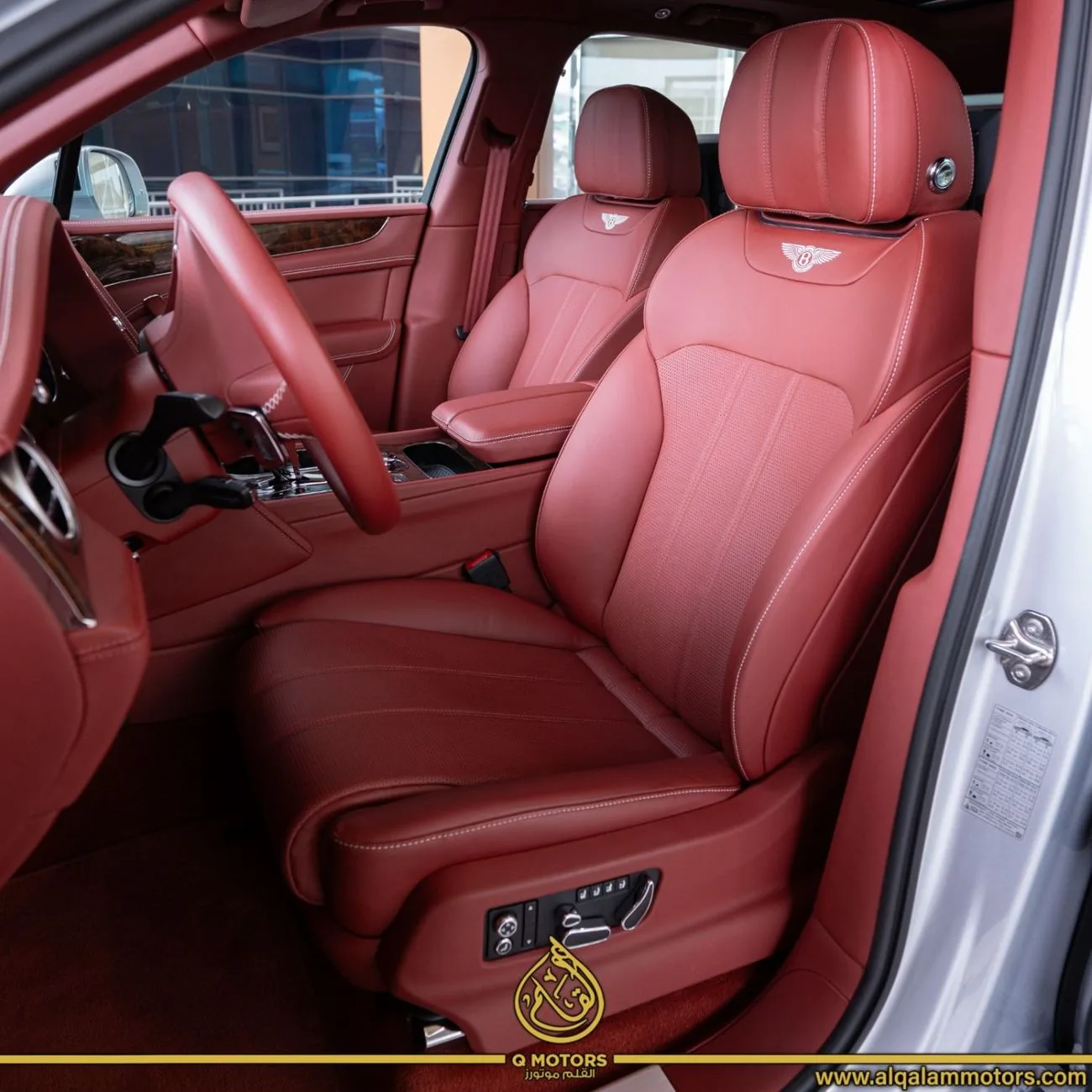 2018 Bentley Bentayga Signature offered by a specialist dealer in Dubai, United Arab Emirates, photo 7 of 12