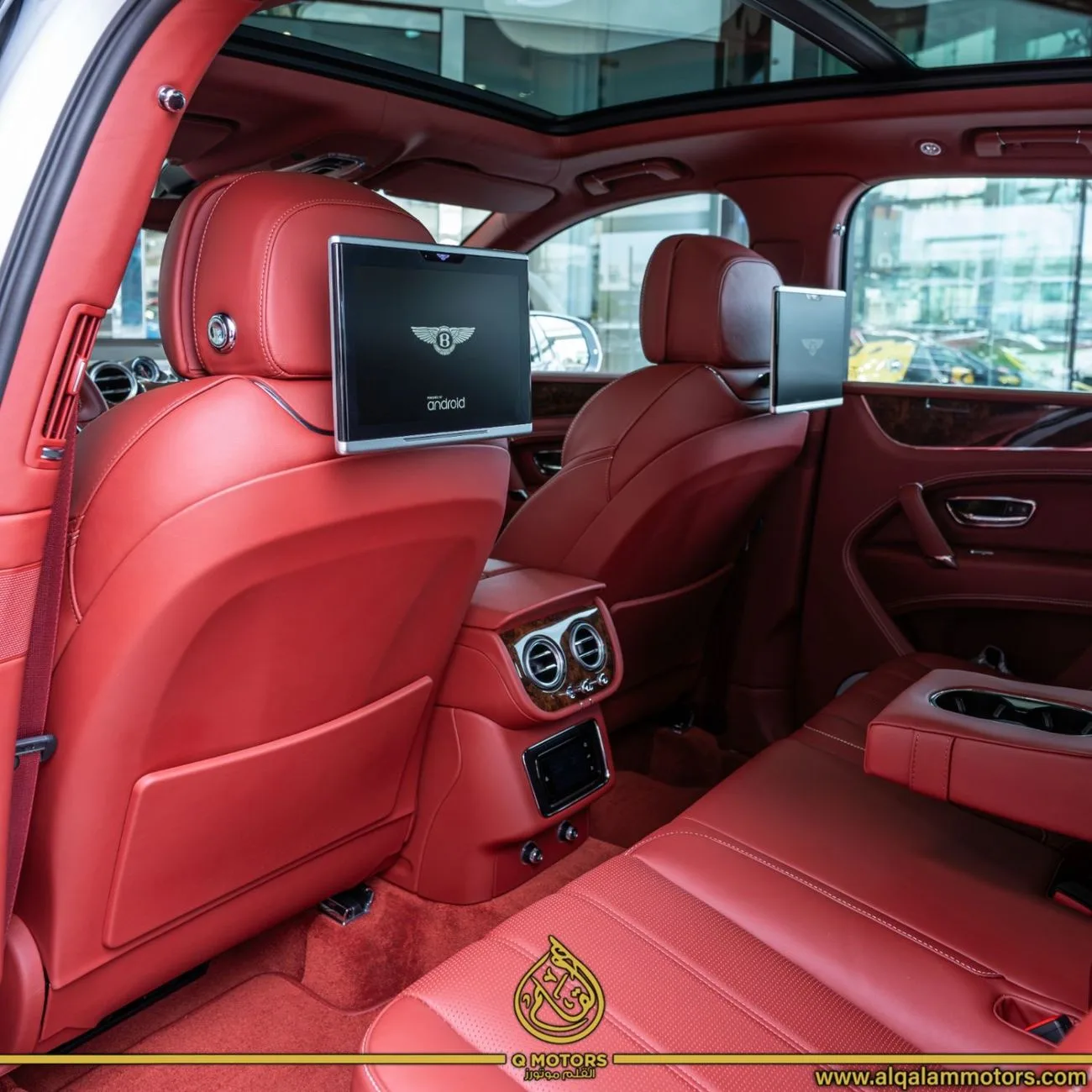 2018 Bentley Bentayga Signature offered by a specialist dealer in Dubai, United Arab Emirates, photo 8 of 12