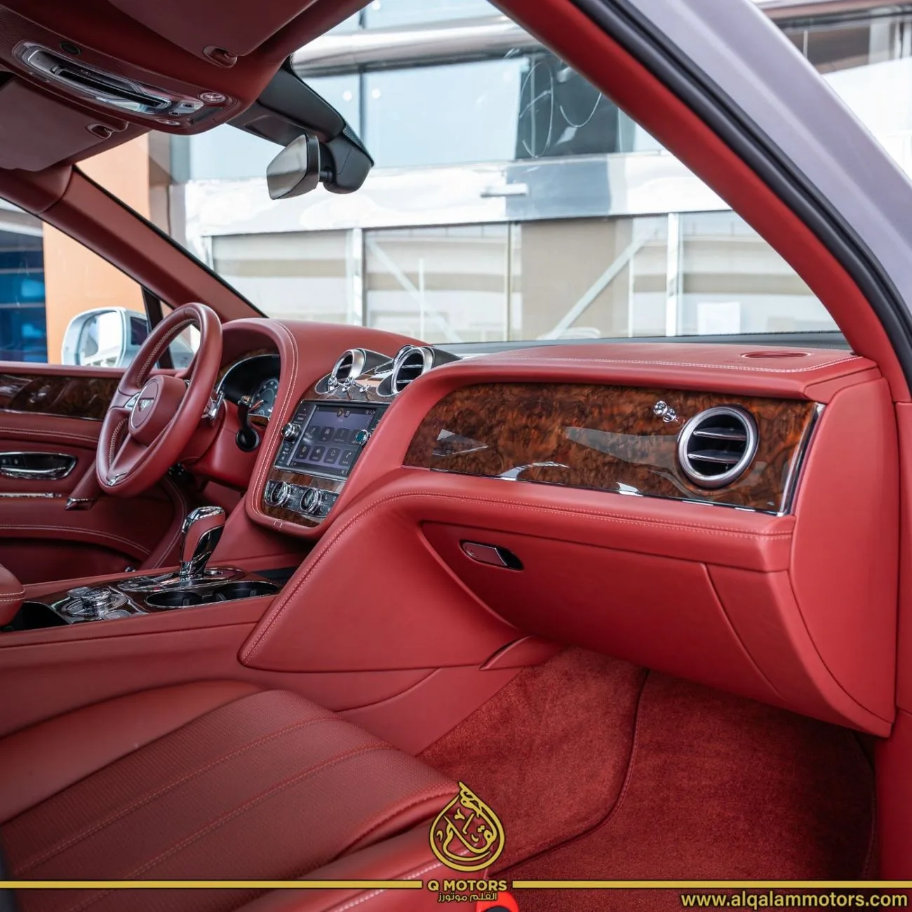 2018 Bentley Bentayga Signature offered by a specialist dealer in Dubai, United Arab Emirates, photo 10 of 12