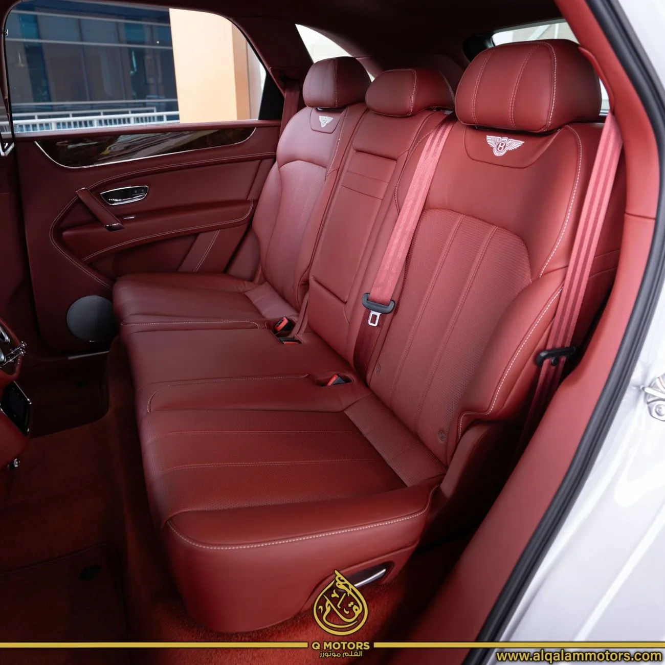 2018 Bentley Bentayga Signature offered by a specialist dealer in Dubai, United Arab Emirates, photo 11 of 12