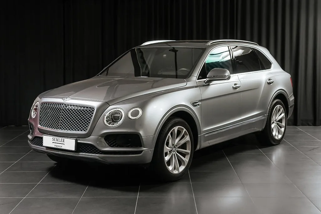 2018 Bentley Bentayga offered by an authorised dealer in Arlöv, Sweden, main photo